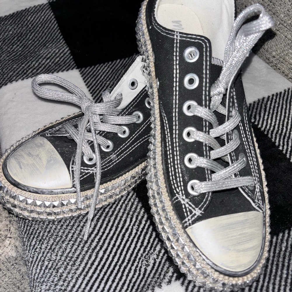 NWOT Mi.iM Black Canvas Low-Top Sneakers with Silver Accents